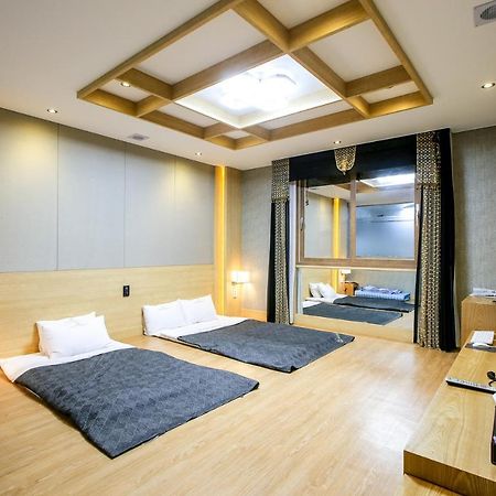 Shell Stone Yeosu Business Hotel Dış mekan fotoğraf